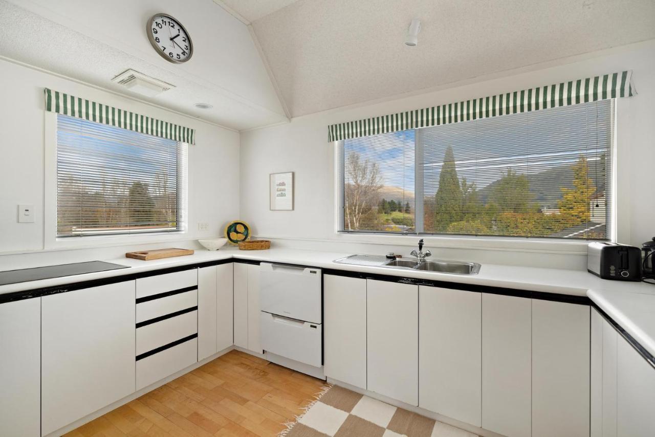 Charming Views Apartment Уанака Екстериор снимка
